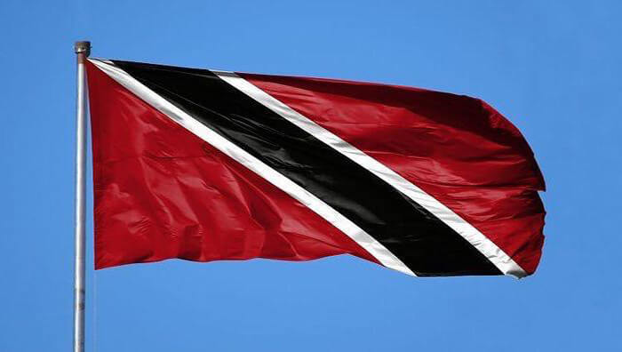 El territorio está formado por dos islas principales, Trinidad y la isla de Tobago, y otras 21 islas más pequeñas.