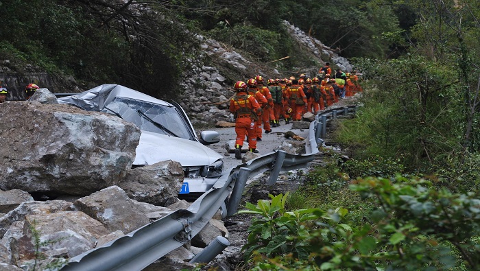 El Centro de Redes Sismológicas de China precisó que  el terremoto de 6,8 tuvo una profundidad de 16 kilómetros.