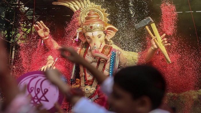 Celebran Festival Ganesh Chaturthi en Bombay, India