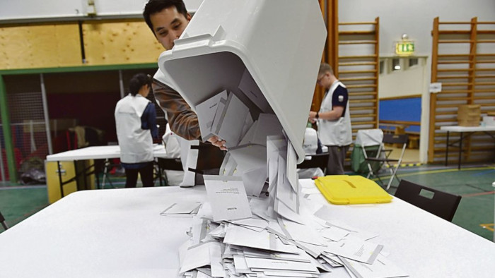 Conteo de votos en un colegio electoral sueco.