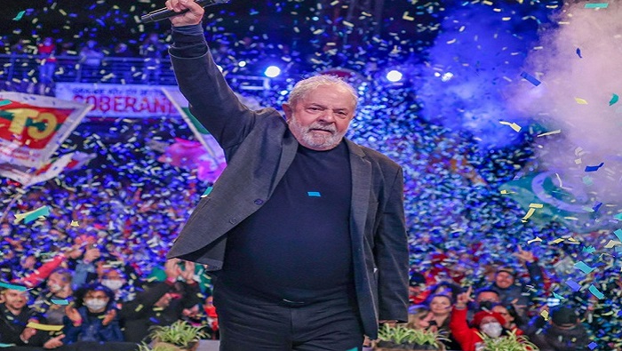 En el panorama de una supuesta segunda vuelta entre Lula y Bolsonaro, el líder del PT triunfaría con el 52 por ciento, sobre el 39 por ciento con que ganaría el actual mandatario.