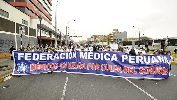 La protesta fue anunciada por el presidente de la Federación Médica, Danilo Salazar, quien señaló que fue acordada por todas las organizaciones de profesionales y de trabajadores de la salud pública.