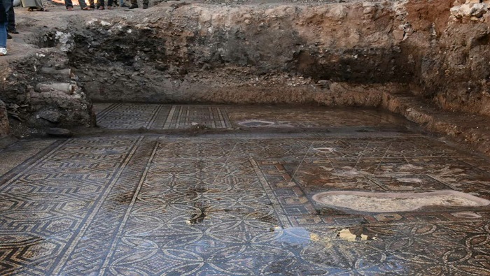 El mosaico intacto, el cual data de la era romana, hace alusión a la epopeya poética “La Ilíada”, de Homero.
