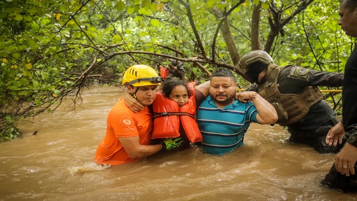 El Sistema Nacional de Protección Civil evacuó a decenas de familias de Puerto Parada y el Bajo Lempa.