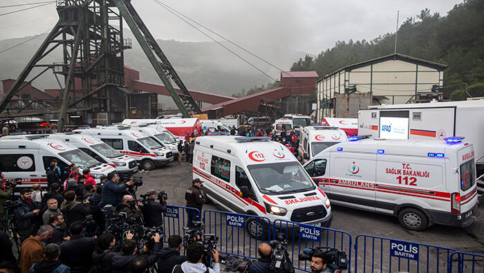 Los equipos de salvamento continuaban el sábado en la búsqueda de señales de vida en la mina de carbón en el noroeste de Türkiye.