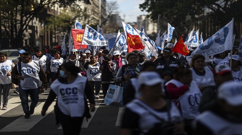 La Confederación General del Trabajo (CGT), la Central de Trabajadores Argentinos (CTA), el Frente Sindical para el Modelo Nacional, La Cámpora y otras organizaciones abogaron por la construcción de una unidad nacional con el papel protagónico del pueblo.