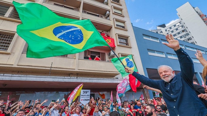 El estudio mostró que el exmandatario Lula da Silva (2003-2010) mantiene la ventaja sobre el actual presidente de Brasil, Jair Bolsonaro,