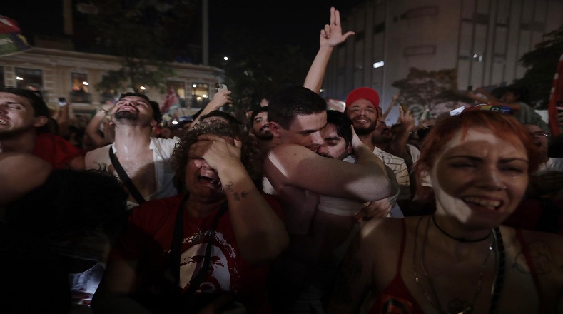 "El Brasil que queremos es este: pintado con gente", han referido diversas organizaciones de Brasil, las cuales festejan el resultado electoral.
