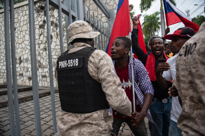 Canadá y Estados Unidos ya enviaron vehículos blindados a Haití y se aprobó una intervención militar para restablecer el orden a propuesta del secretario general de la ONU, Antonio Guterres.