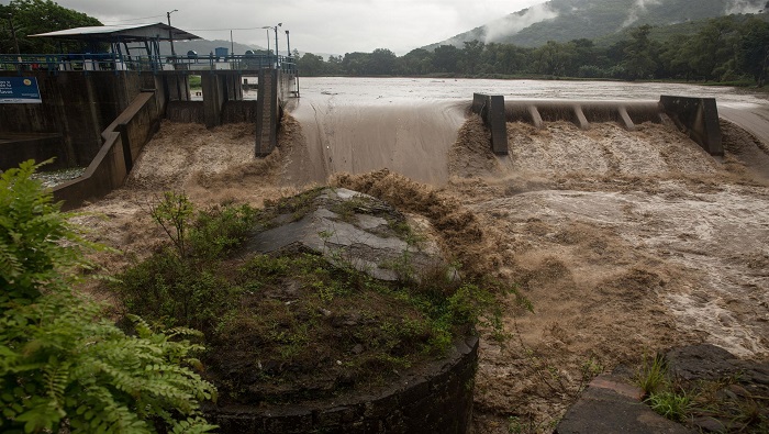 Las lluvias han provocado daños severos en más de 1.600 viviendas y unos 50 puentes han sido totalmente devastados en le país.