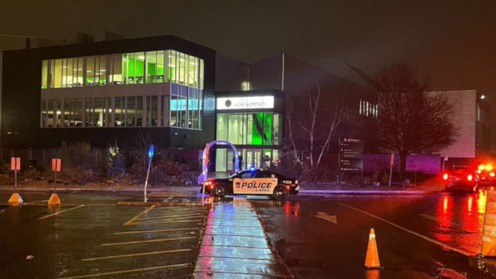 Miles de estudiantes en dos universidades en Montreal, Canadá, fueron obligados en permanecer en sus aulas tras un tiroteo envió a cuatro personas al hospital.
