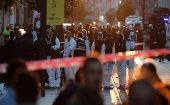 Equipos de emergencia turcos atienden a los heridas del reciente atentado en la ciudad de Estambul.