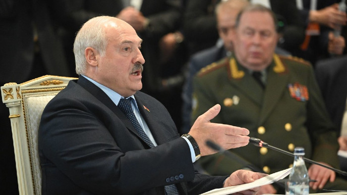 El mandatario de Belarus consideró que, llegado el momento, el pueblo ucraniano demandará al presidente Zelenski por qué no hizo lo necesario para evitar el conflicto.