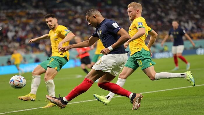 Australia cayó ante Francia cuatro goles a uno en su debut y por el momento se encuentra al final de la tabla de posiciones de su grupo.