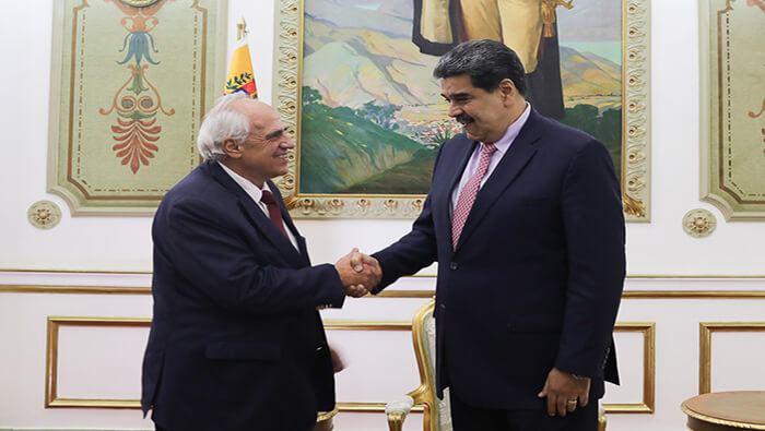 El encuentro entre el presidente Nicolás Maduro y expresidente Ernesto Samper se celebró en el palacio de Miraflores en la capital de Venezuela.