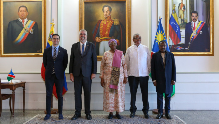 El vicecanciller venezolano para África, Yuri Pimentel, fue el encargado de la recepción de la viceprimera ministra en el Aeropuerto Internacional Simón Bolívar.