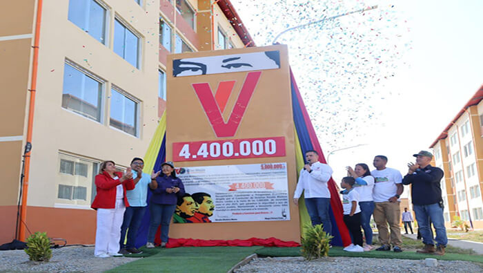 El vicepresidente sectorial del Socialismo Social y Territorial, hizo entrega de las 440 viviendas a las familias damnificadas de Las Tejerías.
