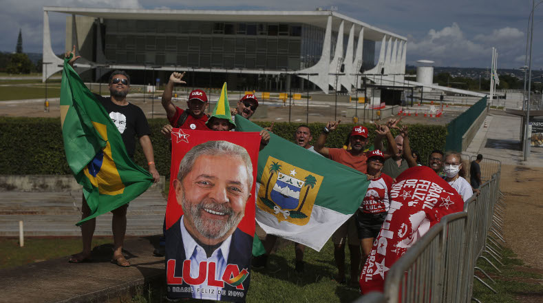 La asunción de Lula da Silva a la Presidencia de Brasil congregó a miles de personas en Brasilia que saludaron la nueva era que empieza  en Brasil.