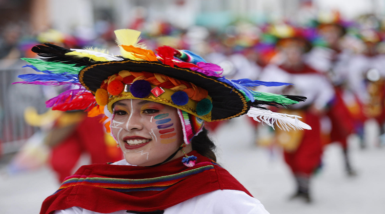 La ciudad de Pasto, capital del departamento colombiano de Nariño (suroeste), celebra esta semana al Carnaval de Negros y Blancos, bajo el lema "Vuelve y juega el carnaval".