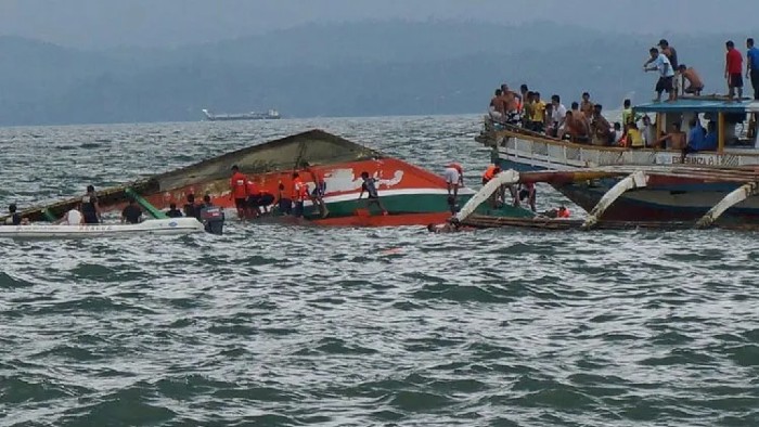 Han sido rescatados 80 pasajeros mientras que las fuerzas socorristas continúan buscando a los diez restantes.