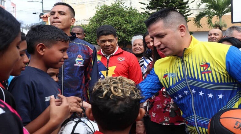 El vicepresidente sectorial de Socialismo Social y Territorial y ministro para Juventud y Deporte, Mervin Maldonado, destacó que "la gran familia del deporte venezolano unida le seguirá dando muchas alegrías al país".