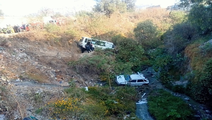 Trascendió que el conductor del microbús perteneciente a la ruta 43 que realiza el trayecto entre Infiernillo y San Matero, perdió el control de la unidad tras ir a exceso de velocidad.