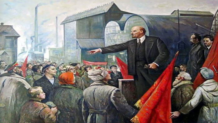 Con la creación de la Unión de Repúblicas Socialistas Soviéticas, Lenin buscó crear una sociedad más justa e igualitaria que caminara hacia el socialismo.