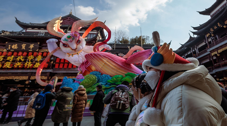 El Año Nuevo Lunar de 2023 inició el pasado domingo 22 de enero y recibe el nombre de Año del Conejo, considerado el signo de mayor fortuna del Horóscopo Chino y marcando la entrada del año 4721 en el calendario lunar, como nueva época de reuniones familiares, de comida y de celebraciones.