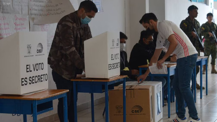 En los comicios del 5 de febrero, hay 13.450.047 ecuatorianos registrados en el padrón electoral, quienes irán a las urnas para elegir a 5.697 autoridades de los gobiernos seccionales.