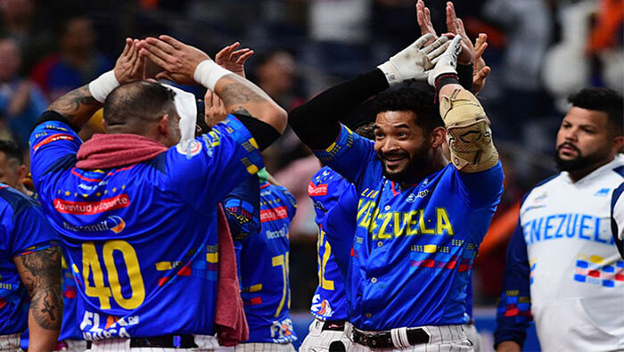 El equipo venezolano, Leones del Caracas avanzaron a la final de la Serie del Caribe tras vencer a los Vaqueros de Monterías de Colombia.