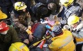 Según las autoridades turcas, los equipos de rescate ya salvaron a 75.000 personas con vida de entre los escombros.