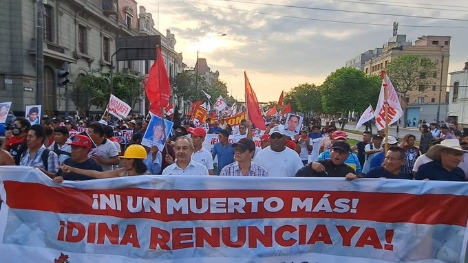 El jueves, en varias ciudades peruanas se produjeron importantes manifestaciones contra el Gobierno designado de Dina Boluarte, la exigencia del adelanto de elecciones presidenciales y la convocatoria a una Asamblea Constituyente.