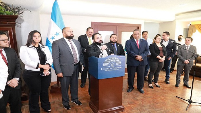 El presidente del Congreso de Honduras, Luis Redondo anunció la decisión y felicitó “a las fuerzas políticas aquí representadas de todos los partidos políticos