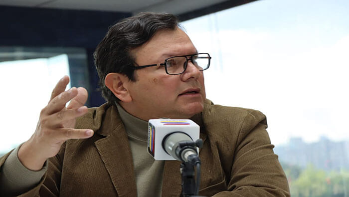 La renuncia de Bernardo Manzano se da tras aparecer mencionado en una serie de conversaciones telefónicas interceptadas a Rubén Cherres, un hombre cercano al Ejecutivo.