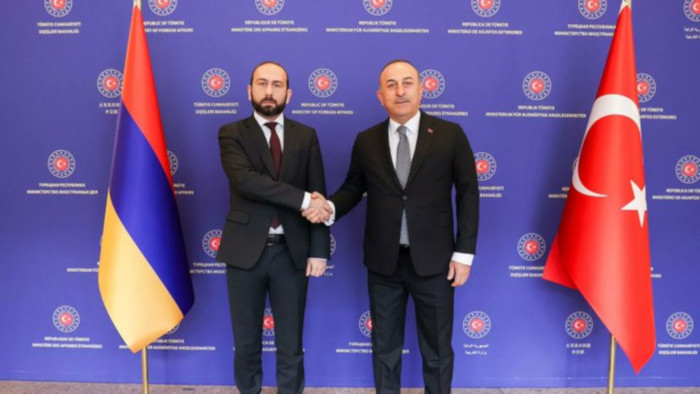En el marco de la visita, los cancilleres Mirzoyan y Cavusoglu discutieron posibles pasos para normalizar las relaciones entre Armenia y Türkiye.