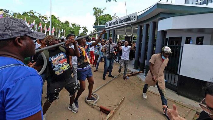 Las autoridades de Surinam decretaron un toque de queda en Paramaribo hasta las 06H00 (hora local) de este sábado.
