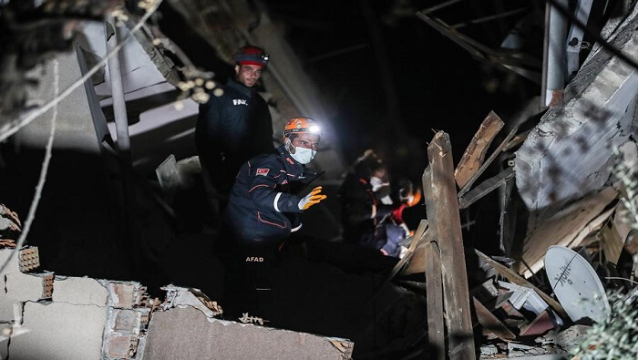 La Autoridad de Gestión de Desastres y Emergencias (AFAD) de Türkiye notificó que hubo 32 réplicas, siendo la mayor una de magnitud 5,8.