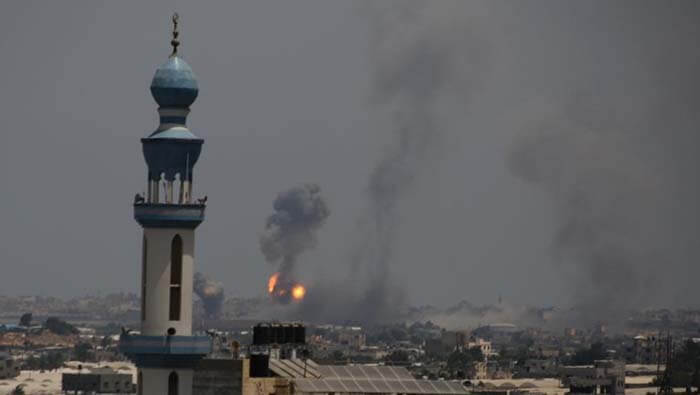 El Ejército israelí señaló que el ataque aéreo estuvo dirigido contra supuestos objetivos de Hamas en el centro y norte de Gaza.