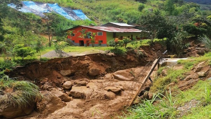 Los deslizamientos, derrumbes y huaicos (aluviones) afectaron a 24 distritos y a 671 personas.