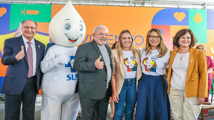 El presidente Luiz Inácio Lula da Silva y la ministra de Salud, Nísia Trindade, lanzaron el programa en la capital de país, Brasilia.
