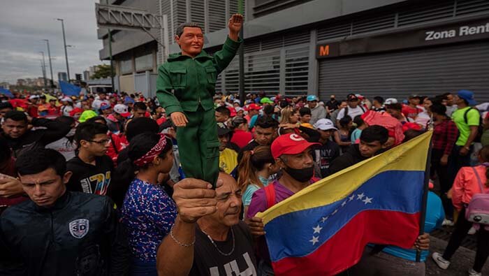 Venezolanos se alistan para homenajear al líder de la Revolución Bolivariana, Hugo Chávez.