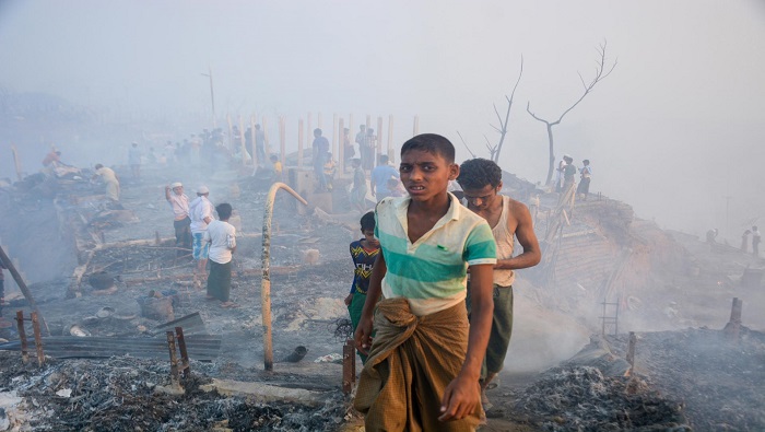 El siniestro destruyó o dañó 2.000 refugios, dejando en el desamparo a más de 12.000 refugiados rohingyas.