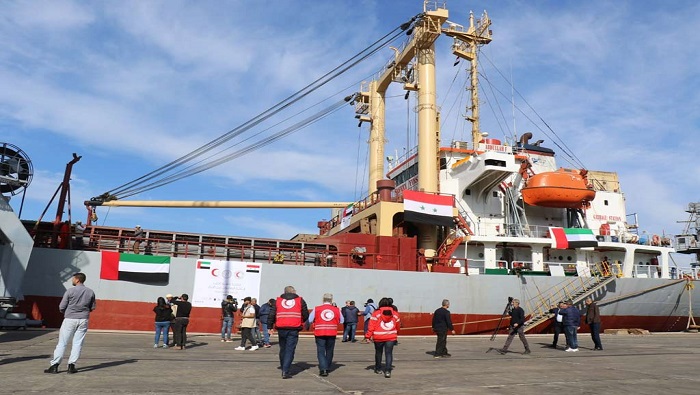 En el puerto de Latakia ancló un buque enviado por la Media Luna Roja de Emiratos Árabes Unidos, con más de mil toneladas de materiales de socorro.