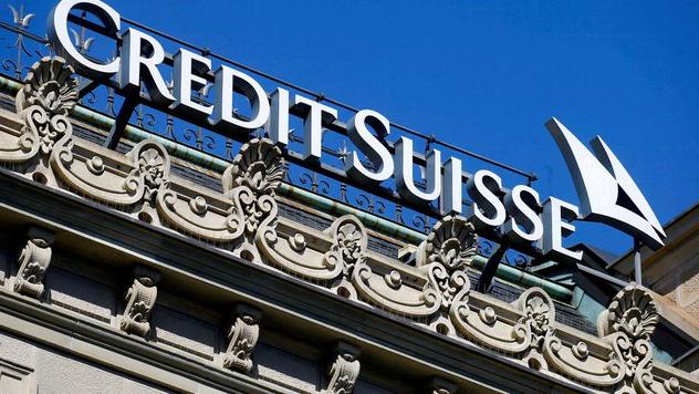 Credit Suisse cotizaba un 17 por ciento más bajo a las 14H10 UTC, recortando algunas de sus pérdidas anteriores después de caer más del 30 por ciento en un momento dado.