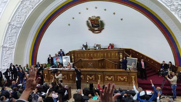 Durante la sesión, se destacó que el jefe de Estado, Nicolás Maduro, ha estado al frente de esta batalla desde el primer momento.