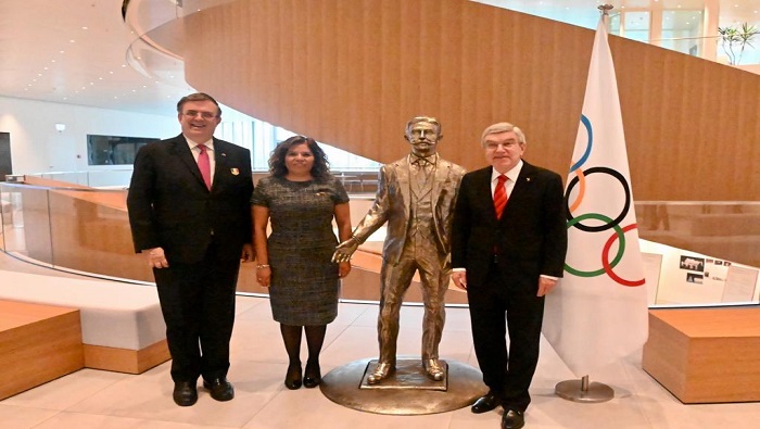 Durante el encuentro, estuvo presente junto a Ebrard la presidenta del Comité Olímpico de México, Mari José Alcalá.
