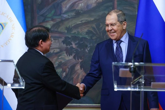 El jefe de la diplomacia nicaragüense (izquierda) sostuvo un encuentro con su par ruso y afirmó que un nuevo orden internacional está surgiendo “con la contribución activa y dinámica de Rusia, China e Irán