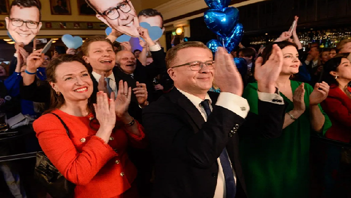 El Partido Coalición Nacional (PCN) podría conseguir 48 (+10) de los 200 escaños que conforman el Parlamento finlandés.  Fuente: EFE
