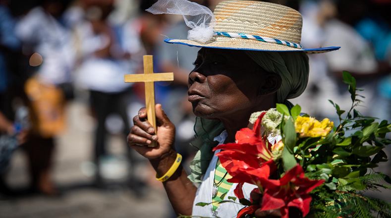 En medio de un clima de inseguridad miles de católicos haitianos hicieron este Viernes Santo el vía crucis en Puerto Príncipe y en varias ciudades de provincia.