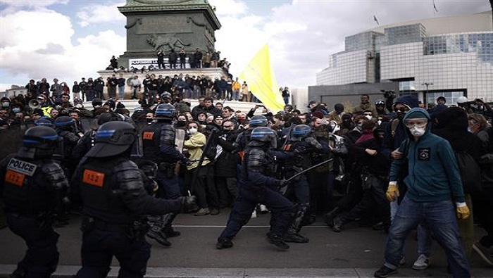 Se reportaron enfrentamientos entre los manifestantes y la Policía en la parisina Plaza de la Bastilla.